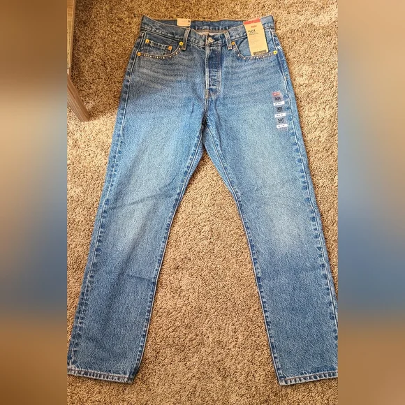 Womens Levi's 501 Original Straight Jeans in Medium Blue Denim - Picture 4 of 7